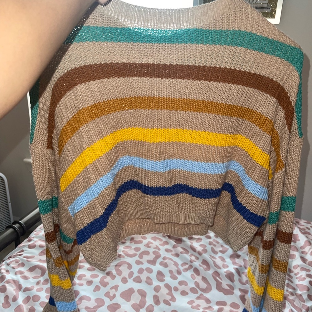 A multicolored sweater size : medium